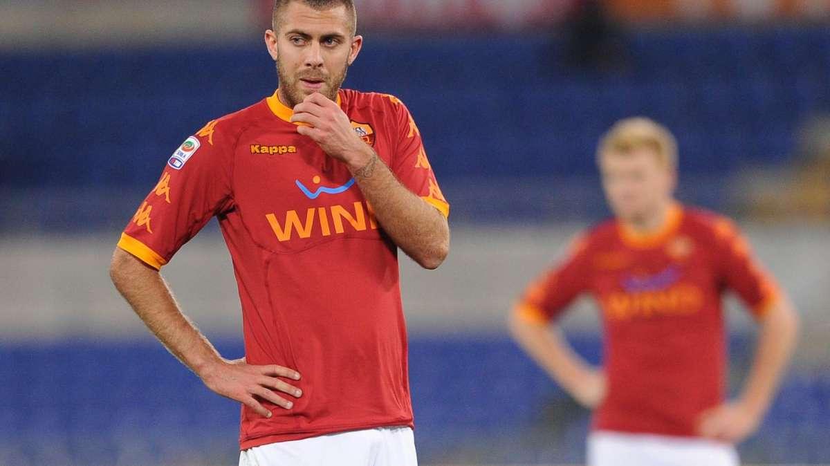 Nervi tesi a Trigoria, lite tra Montella e Menez