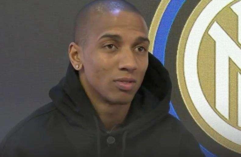 Young: "Volevo l'Inter subito, Conte fondamentale nella mia scelta. Sono in un club che vuole vincere"