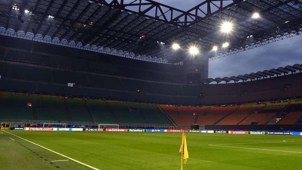 GdS - Manto di San Siro rovinato: possibile rizollatura durante la sosta. Inter e Milan tentano di rimandare