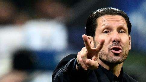Cerezo blinda Simeone: "Ha un contratto ed è felice"