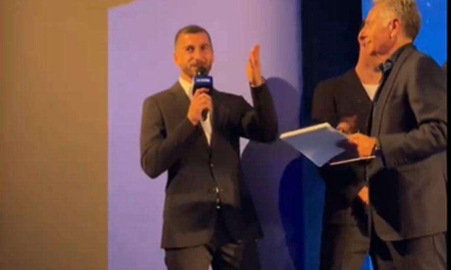 VIDEO - Mkhitaryan riadatta Albano e Romina: "Felicità è un armeno che va come un treno"
