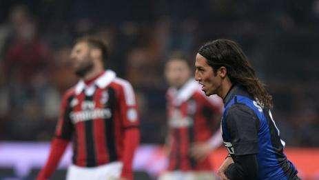 Schelotto irride un milanista: "Io brutto? Ti mando..."