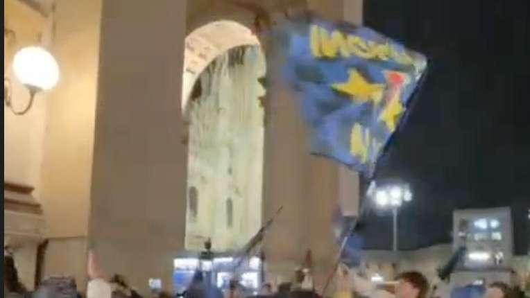 VIDEO - Al triplice fischio finale in Duomo esplode la festa