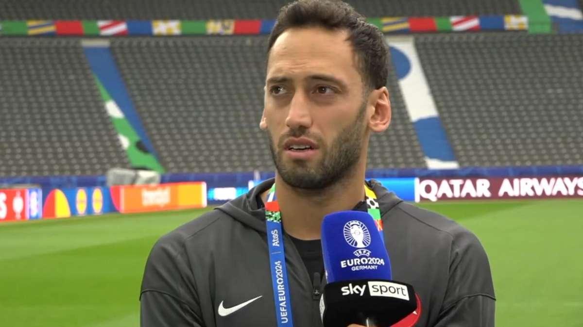 Il padre di Calhanoglu fa sognare i tifosi del Galatasaray: "Spero che un giorno verrai qui"