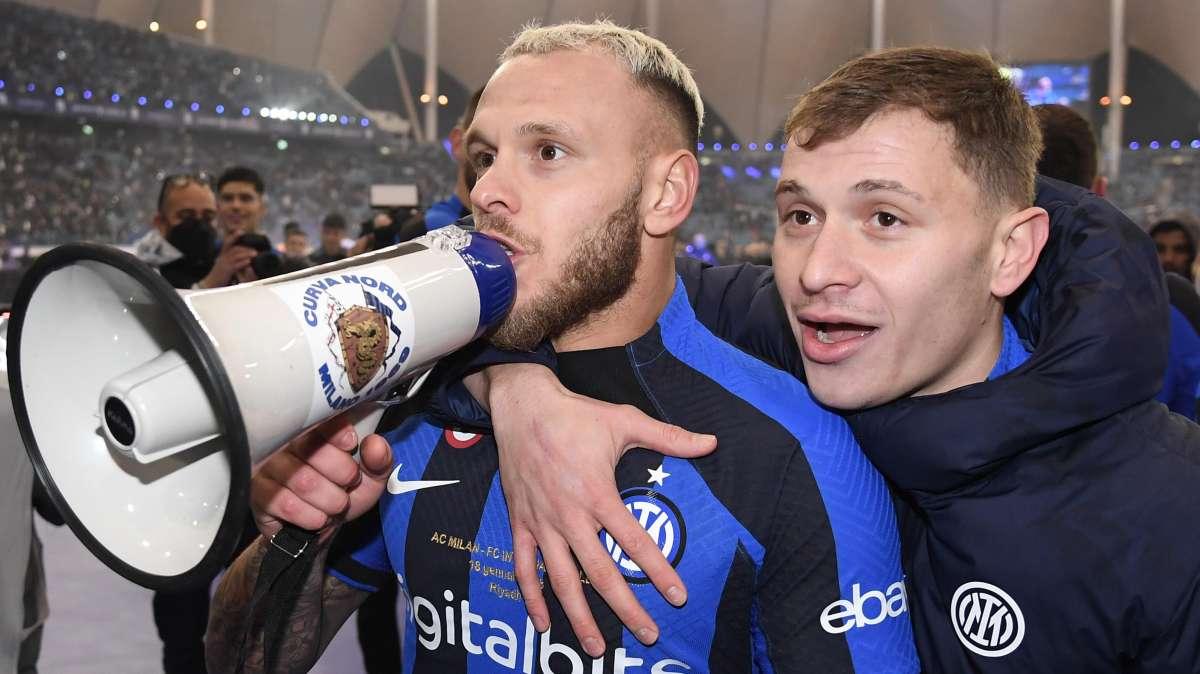 Barella riabbraccia Dimarco ad Appiano. L'Inter festeggia: "Di nuovo insieme"