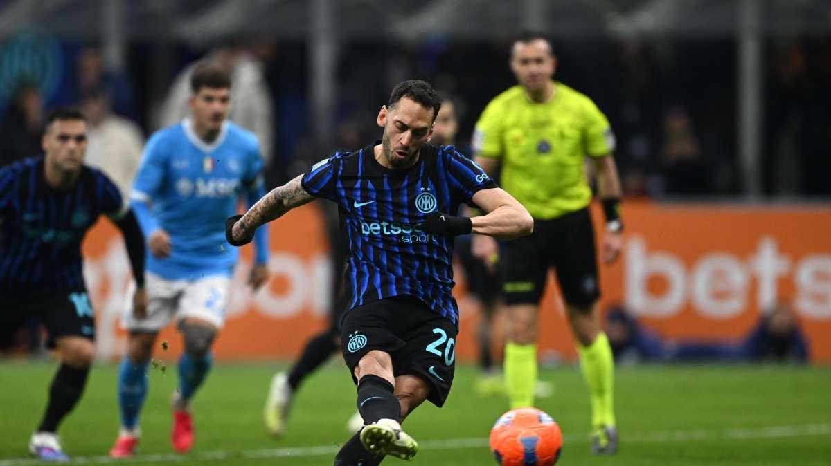 Missione fuga rimandata: l'Inter va due volte avanti ma sbatte su McTominay, il Napoli strappa il 2-2 a San Siro