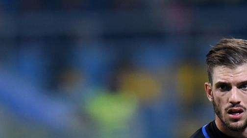 Nainggolan-Inter, con Zaniolo anche Santon viaggerà verso Roma