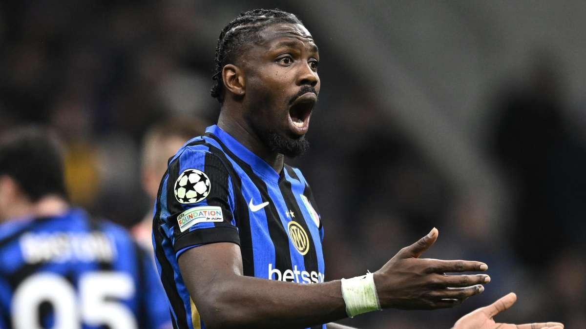 Inter, si ferma Thuram: affaticamento agli adduttori della coscia sinistra. Sarà valutato giorno dopo giorno