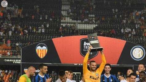 FOTO - L'Inter vince il Trofeo Naranja 2019: ecco Handanovic con la Coppa