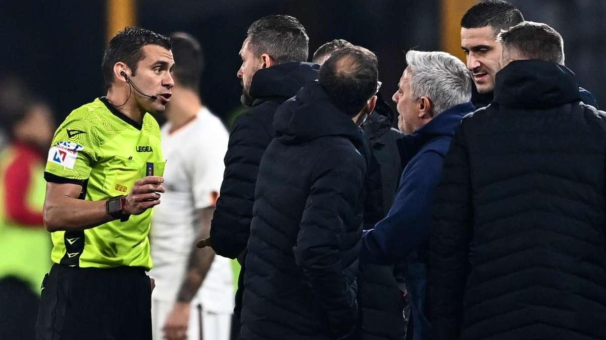Lite Mourinho-Serra: l'arbitro è ingiudicabile per un ritardo sulle scadenze dei tempi del deferimento