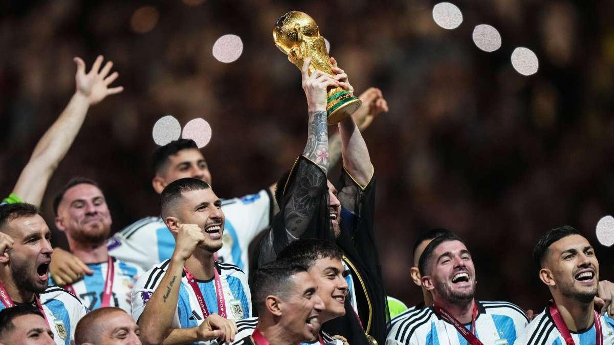 Messi trasformato in MaraDoha: l'ultima macchia di un Mondiale ricco di scandali e povero di diritti 