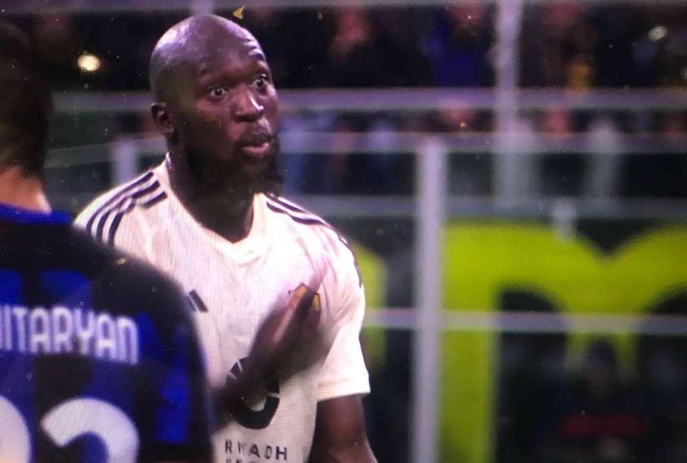 L'Inter manda ai matti Lukaku. Il belga a fine primo tempo: "Datemi almeno un pallone"