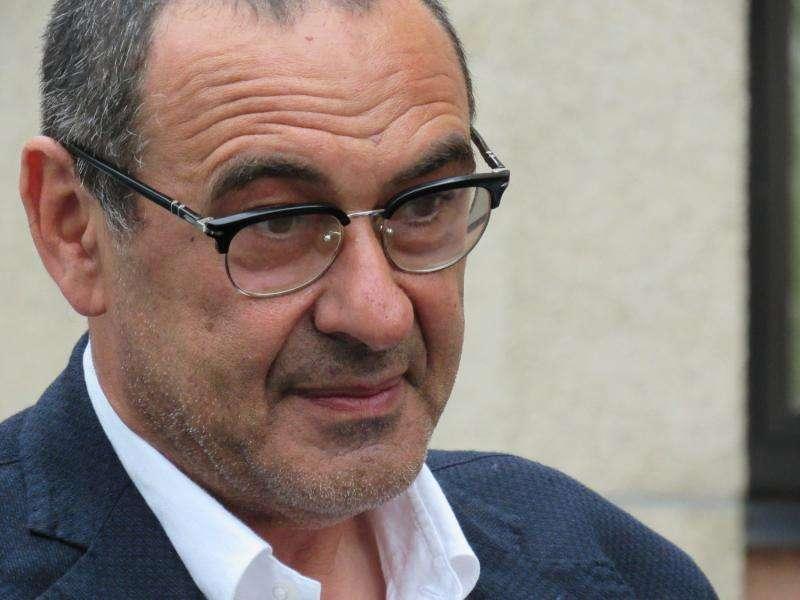 Sarri: "Napoli da scudetto? Abbiamo davanti il Milan e l'Inter, che ha il migliore direttore sportivo italiano"