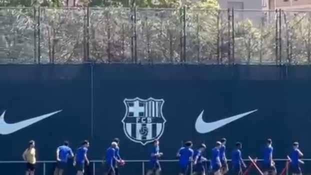 VIDEO - Barça, tre assenti alla rifinitura mattutina. Araujo candidato ad una maglia da titolare