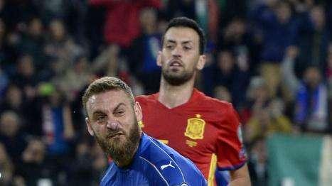 De Rossi su rigore risponde a Vitolo: Italia-Spagna 1-1 