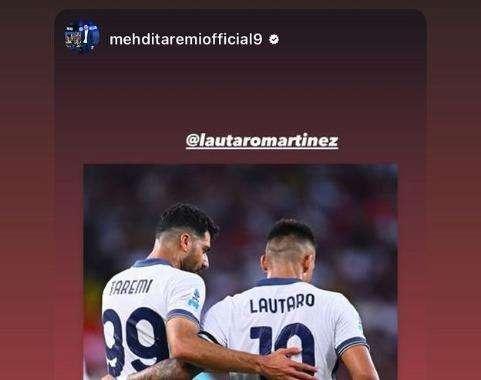 L'abbraccio tra Taremi e Lautaro per il gol di Thuram: in attesa del campo il feeling sboccia già sui social