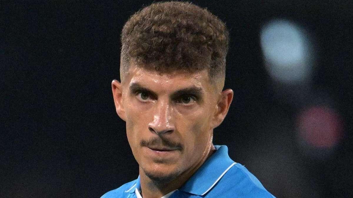 Di Lorenzo: "Chi vuole lasciare una squadra lo fa. Sono rimasto a Napoli con entusiasmo"