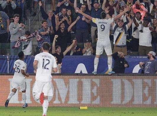 VIDEO - Ibra scatenato: tripletta, Los Angeles vince 7-2