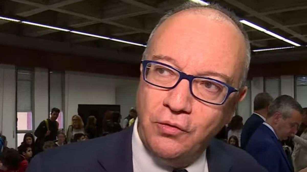 Regalo per il ministro Valditara da un liceo di Fossano: una medaglia dell'Inter campione d'Italia 