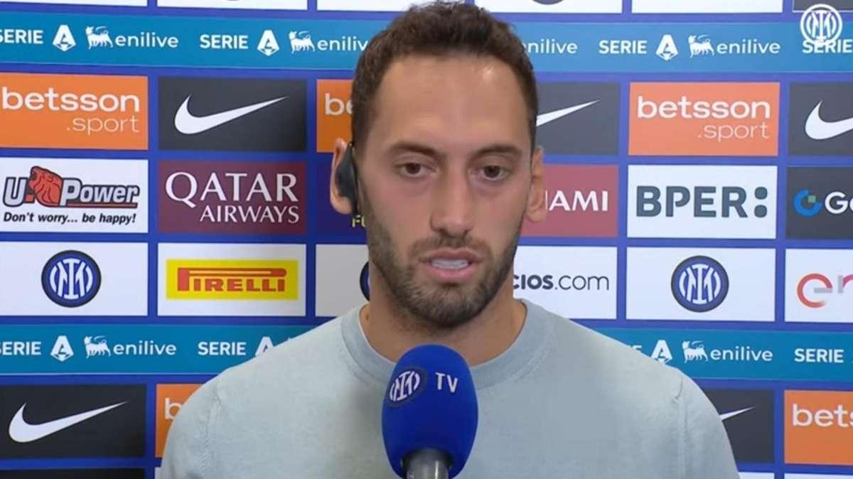 SM - Intrigo Calhanoglu: nessuna volontà di lasciare l'Inter. Ma anche nessun chiarimento con Lautaro