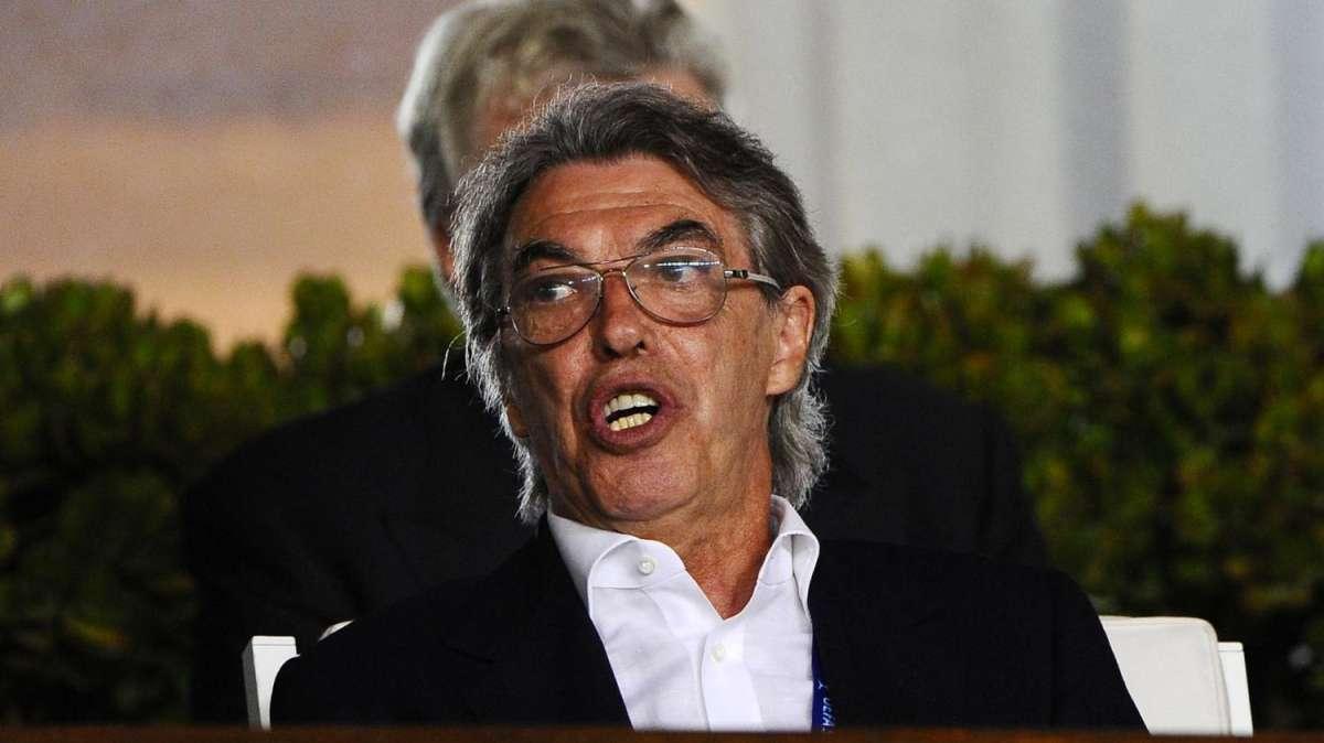 Moratti e la foto con la maglia rossonera