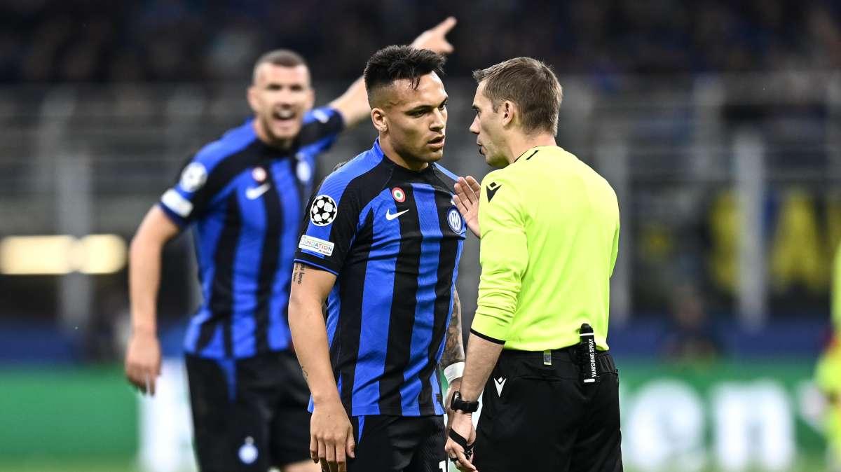 Inter-Milan, la moviola: Turpin disastroso nella gestione dei cartellini. Krunic era da rosso