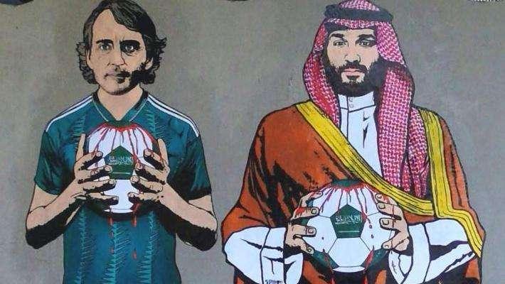 Rimosso il murales con Mancini e il pallone insanguinato fuori dallo stadio di San Siro