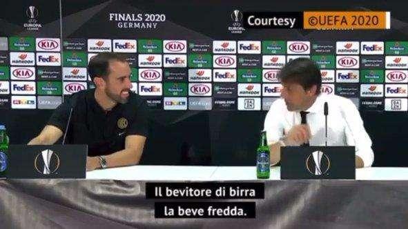 VIDEO - Conte e Godin, siparietto dopo la vittoria contro il Bayer: "Fattela 'na birretta"