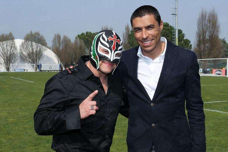 Rey Mysterio: "Zanetti, un onore vederlo. E sul Chicharito..."