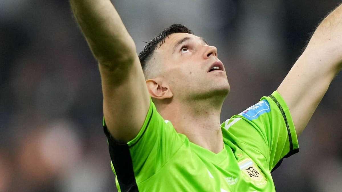 TyC Sports - Dibu Martinez nel mirino dell'Inter per il post-Sommer. L'Aston Villa vorrebbe trattenerlo ma...
