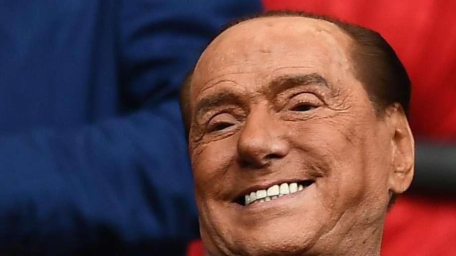 VIDEO - Monza, Berlusconi senza freni: "Ai ragazzi ho promesso un pullman di troie"