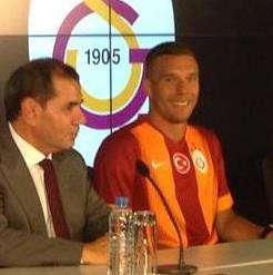 Podolski, è Gala: "Felice di giocare con Sneijder"