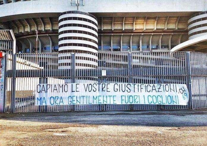 La Nord apostrofa duramente i giocatori: "Capiamo le vostre giustificazioni, ma ora gentilmente fuori i c***i"