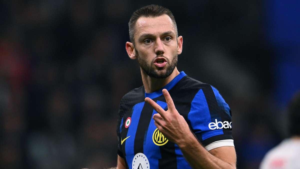 Repubblica - L'Inter va a Firenze: in difesa può spuntarla De Vrij. Chance per Asllani e Frattesi 