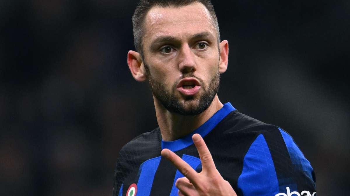 FcIN - Al Ittihad forte su De Vrij, l'Inter ha fissato il prezzo del difensore olandese. Pronto un ricco contratto