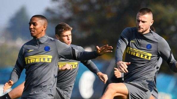 FOTO - Rifinitura per l'Inter alla Pinetina: riecco Milan Skriniar con il gruppo