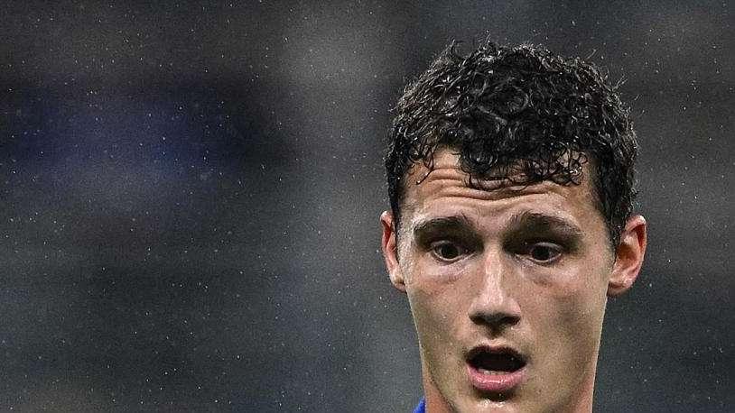 Il Bayern Monaco ritira il numero 5 di Franz Beckenbauer. E anche Pavard entra nella storia del club bavarese