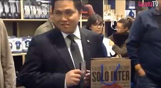 VIDEO - Thohir show al Solo Inter: offre la mancia e...