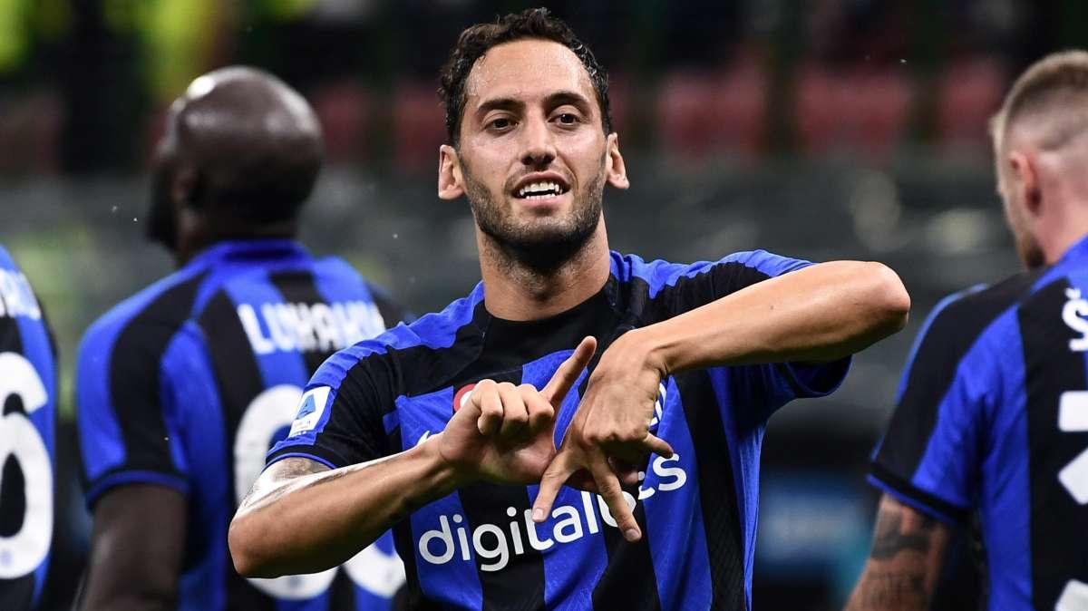 CdS - Calhanoglu leader dell'Inter: discorsi avanzati per il rinnovo, i tempi per la firma. E si lavora per Bastoni