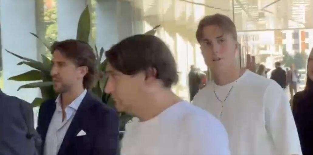 VIDEO - Inter, giornata intensa in sede: arrivato il 2008 Mattia Marello per le firme