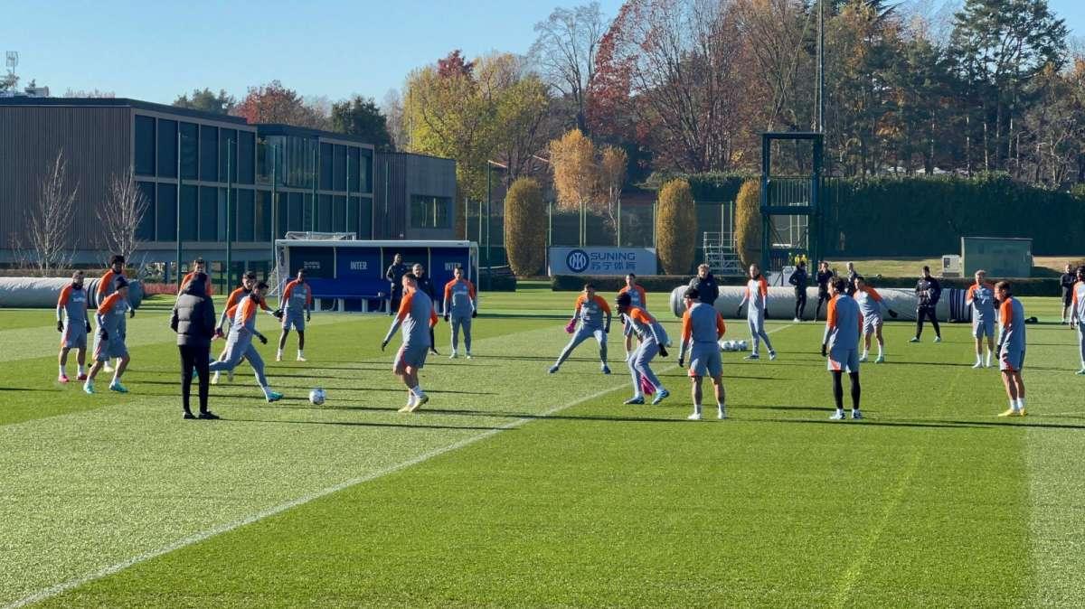 VIDEO - Benfica-Inter, le immagini della seduta ad Appiano. Tre assenti, riecco Sanchez