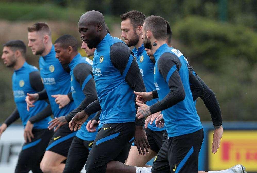 Sospiro di sollievo per Conte: negativi tutti i tamponi eseguiti ieri. Ok anche i tre azzurri