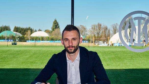 CF - Brozovic rinnova con l'Inter fino al 2026: l'impatto del nuovo contratto del croato sul bilancio del club 