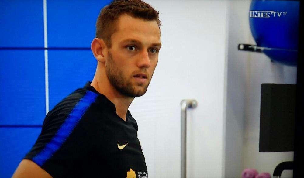 Inter, buona notizia per Conte: Stefan de Vrij di nuovo in gruppo 