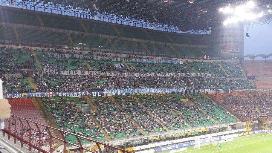 La Curva Nord attacca duramente lo Stato e Lotito. Frecciata anche alla società per la maglia