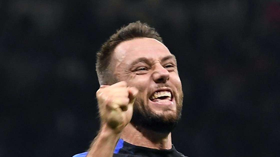 Van Maarwijk: "De Vrij ha qualche problema nella difesa a tre. Dumfries meglio come ala"