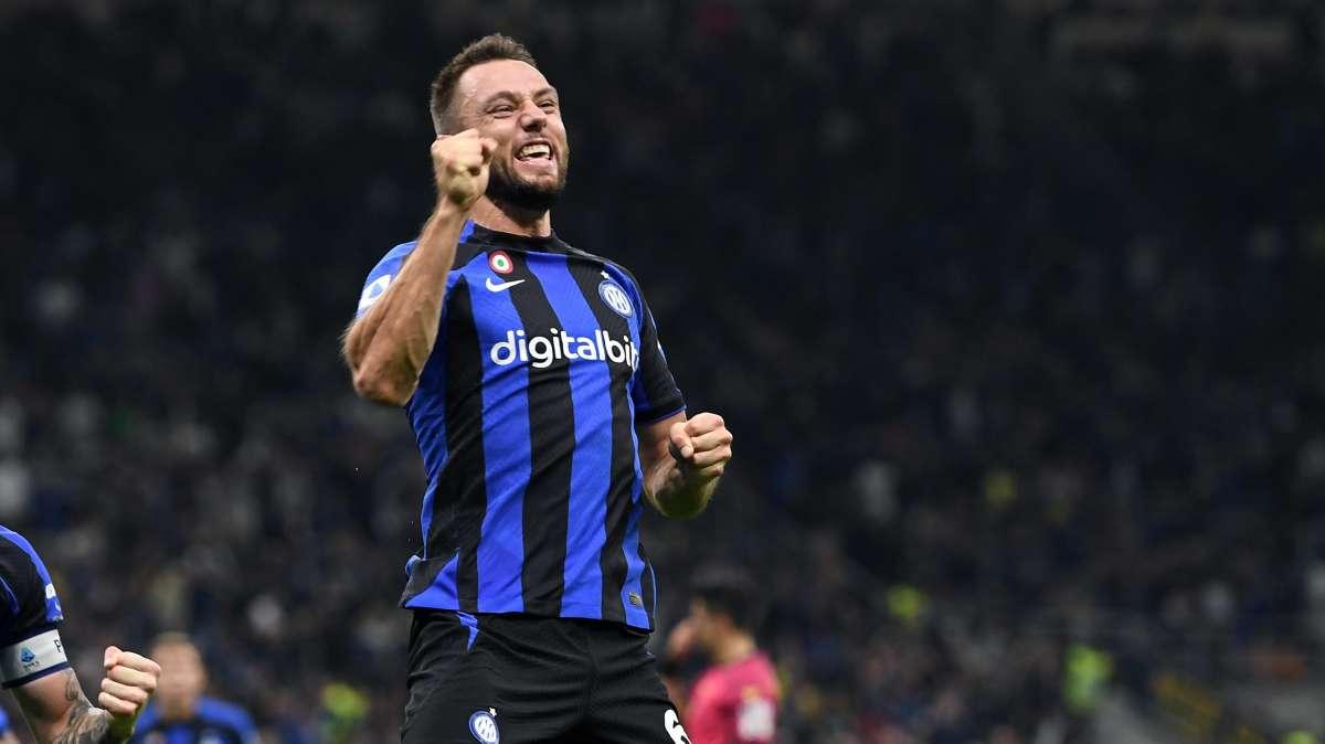 SM - De Vrij in scadenza, su di lui Tottenham e Feyenoord: l'Inter attende una risposta e corteggia Smalling