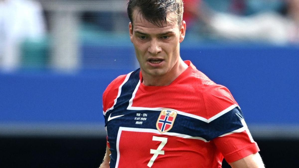 Brutto episodio in Norvegia: Sorloth e fidanzata minacciati sui social