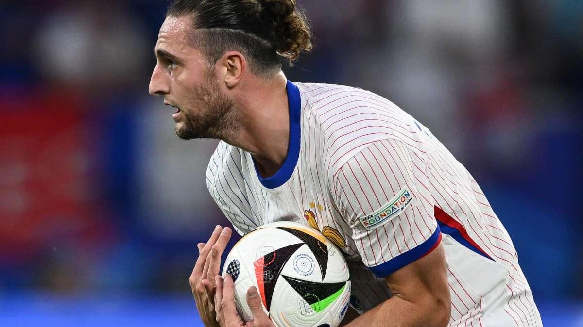 Repubblica - Tutti pazzi per Rabiot, anche la Roma sulle tracce del centrocampista 