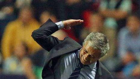 Il ManU temporeggia, Mou nervoso: vuole il contratto